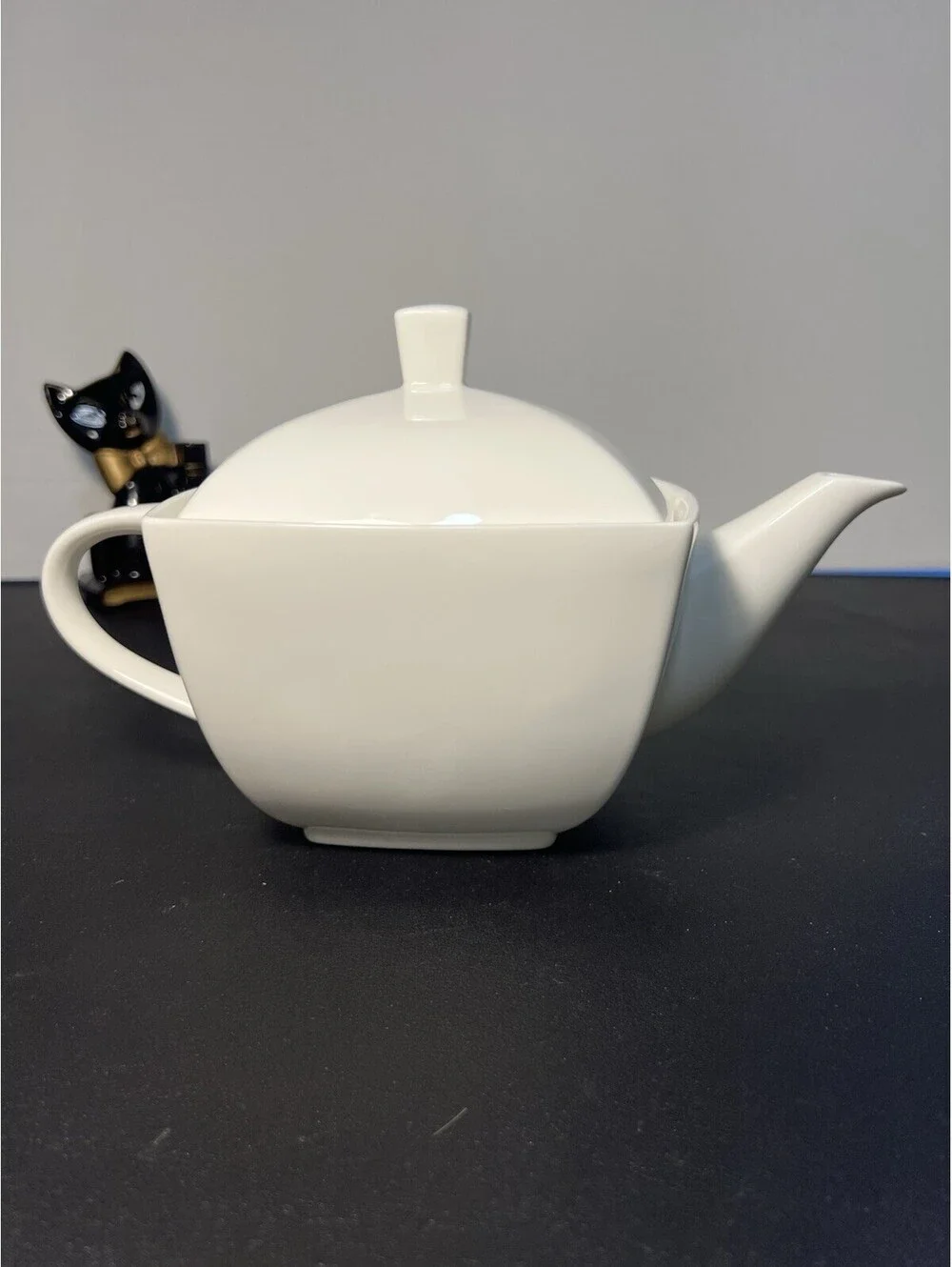 NIB Mikasa 2005 Tea Server Teapot Elegance White Bone China ANO11, 10x6x6.5